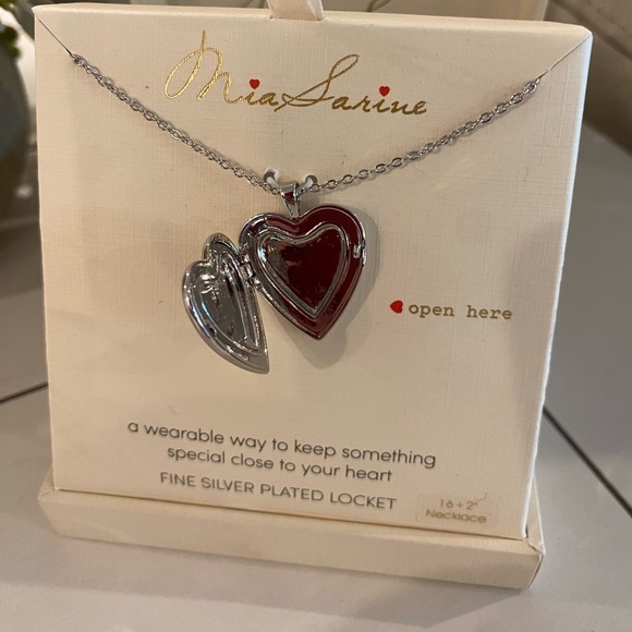 ✨ Mia Sarine “Mom” Heart Locket Necklace – A Sentimental Gift for Mom! ✨ - Picture 4 of 4